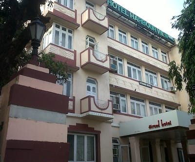 https://imgcld.yatra.com/ytimages/image/upload/t_hotel_yatra_city_desktop/v1403780094/Domestic Hotels/Hotels_Mumbai/Hotel Harbour View/Overview.jpg